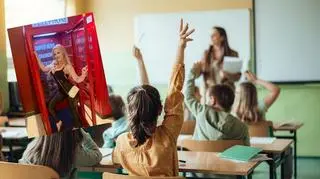 Nauczycielka dorabiała po pracy i została zwolniona. "Nikogo nie skrzywdziłam"