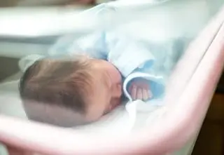 Instynkt matki uratował jej synka. "Objawy przypomniały przeziębienie"  