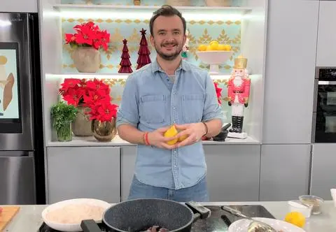 Dania z nutą cytryny: ciasto, sałatka, spaghetti i gulasz. Przepisy Grzegorza Zawieruchy