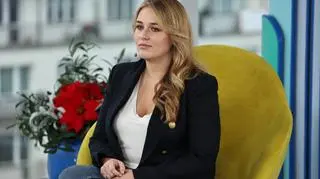 Zimny okład na worki pod oczami? To nic nie da. Kosmetolog wyjaśnia, jak skutecznie pozbyć się obrzęku