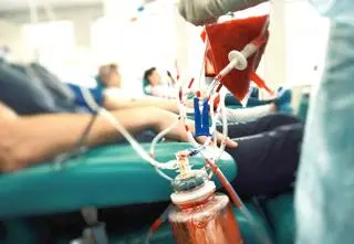 W całym kraju brakuje krwi. "Znajomi na dyżurach muszą liczyć na to, że ktoś po zabiegu nie będzie krwawił"