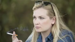 Od 13. roku życia wypalała 15 papierosów dziennie. Teraz, z powodu, nałogu może stracić palce 