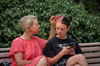 "Mama-przyjaciółka"
