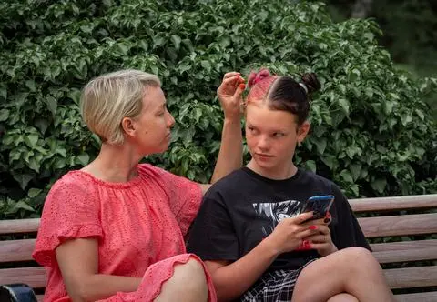 "Mama-przyjaciółka", gdzie jest granica? "Tęskniłam za tym, by ktoś trzymał pieczę nad moim zachowaniem"