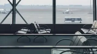 Ewakuacja Lotniska Chopina. "Funkcjonariusze znaleźli przedmiot przypominający granat"