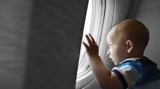 Linia lotnicza rozdzieliła rodzinę. 13-miesięczne dziecko miało podróżować innym samolotem niż rodzice