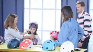 "Często widzimy, że te paski gdzieś tam sobie wiszą". Jak dobrać kask dla dziecka?