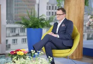 Ruszają kontrole drogowe. Kiedy funkcjonariusz ma prawo przeszukać nasz samochód? Wszystko o zatrzymaniach