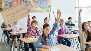 Katecheta zlecił uczniom wykonanie ćwiczenia. Jedna z prac robi furorę w sieci. "Krótka piłka"