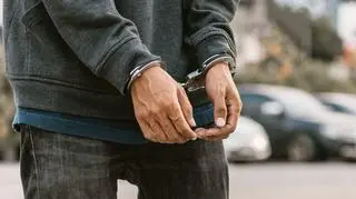 Kobieta pobita przez syna w trakcie awantury domowej. 31-latek miał przy sobie narkotyki