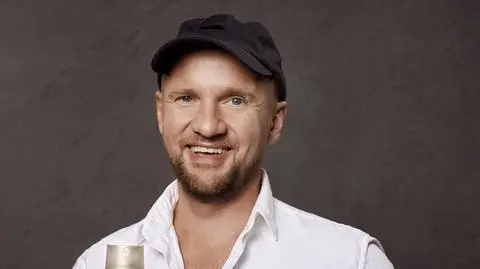 Profesjonalna stylizacja włosów w zaciszu własnego domu. Piotr Wasiński zdradza, jakich kosmetyków użyć