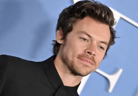 Harry Styles i pęknięte spodnie na koncercie: "Czuję, że muszę przeprosić"