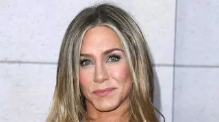 Uniesione i gęste włosy w stylu Jennifer Aniston? To możliwe! Znamy prosty trik, który od lat stosuje aktorka