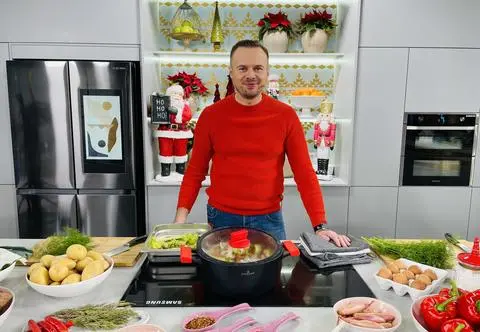 Gotowany łosoś, frittata z marchwią i krem brokułowy, czyli dania na parze według Sebastiana Olmy 