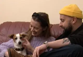 Prezkę przygarnięto z ulicy. Teraz sama zachęca do adopcji bezdomnych zwierząt