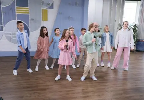 Małe TGD w piosence "Dzień Babci i Dziadka" na scenie Dzień Dobry TVN