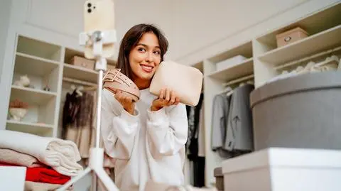 Kolory dla brunetek, które podkreślą ich urodę. Jakie barwy wybierać?