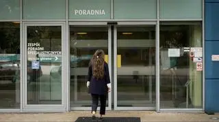Do lekarza kolejka, a miliony wizyt przepadają