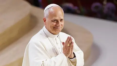 Papież Leon XIV nadal w szpitalu. Pilnują go całą dobę. Jak się czuje?