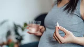 Popularny lek przeciwbólowy przyjmowany w ciąży może powodować problemy 