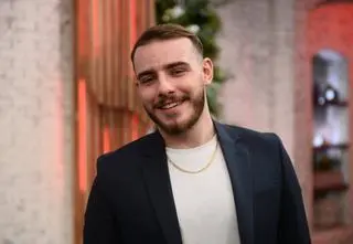 Krystian Ochman i jego droga z Melrose na scenę Opery Leśnej w Sopocie