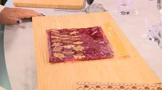 Jak przygotować sok z granatu? Dorota i Marcin przetestowali trik z folią  