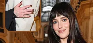Dakota Johnson pokazała manicure idealny na jesień. Kolor "pumpkin pie" robi furorę