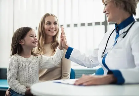 Infekcje intymne występują również u małych dziewczynek. Co je wywołuje? 
