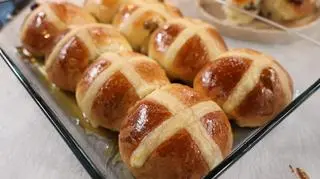 Brytyjskie bułeczki wielkanocne Hot Cross Buns 