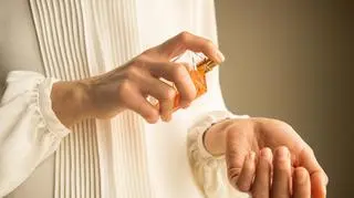 Jak utrwalić zapach perfum? Wystarczy jedno proste rozwiązanie 