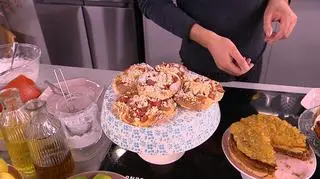 Drożdżówki z rabarbarem - przepis Bartka Boratyna