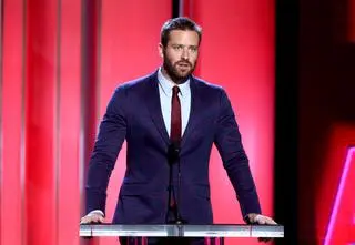 Armie Hammer udzieli pierwszego wywiadu po oskarżeniach. "Ten rzekomy gwałt był jej pomysłem"