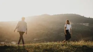 Ty się angażujesz, on cię zwodzi, czyli randkowanie, w którym tkwisz na ławce rezerwowych  