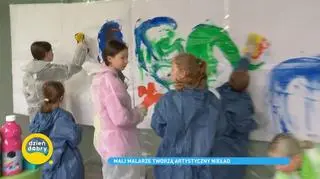 Mali malarze tworzą artystyczny nieład 