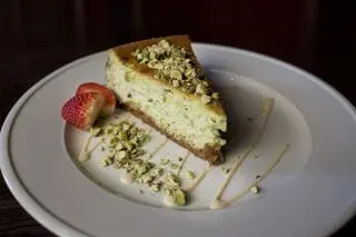 Sernik pistacjowy 