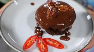 Rozgrzewające babeczki czekoladowe z pieprzem cayenne i orzechami