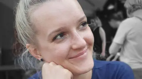 Ośmiela kobiety, by oświadczały się facetom. "Jesteśmy na tyle silne, żeby wychodzić na przekór tradycji"