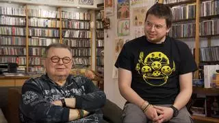 Wojciech Mann z synem w domowym, radiowym zaciszu