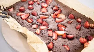 Proste ciasto z truskawkami