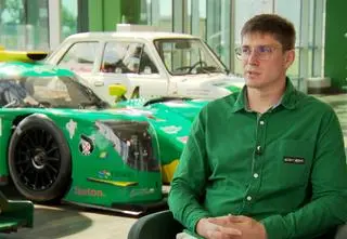 Polak wygrał najtrudniejszy wyścig świata. Jakub Śmiechowski tryumfuje w Le Mans