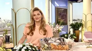 Jagna Niedzielska w kuchni Dzień Dobry TVN z przepisem na sałatkę z malinowym dressingiem. 