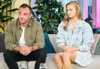 Mąż Karoliny Pisarek o jej chorobie. Jak czuje się modelka? "Walczymy każdego dnia" 