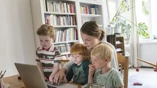 Skończyłaś 40 lat? Być może jesteś "kanapkową mamą"