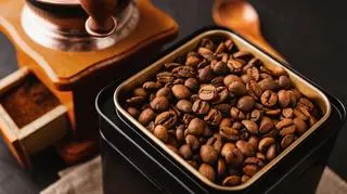 Wielu robi ten błąd przy przechowywaniu kawy. Czego unikać, by ziarna nie traciły mocy?