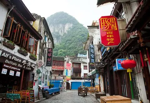 Yangshuo w Chinach. Jakie atrakcje turystyczne oferuje?