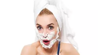 Golenie twarzy u kobiet to nowy trend na TikToku. Czy jest bezpieczny?