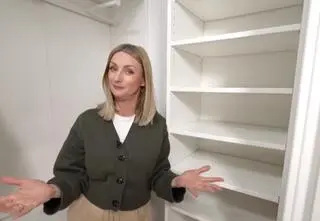 Mała garderoba jest twoim utrapieniem? Te sposoby pomogą ci sensownie uporządkować ubrania