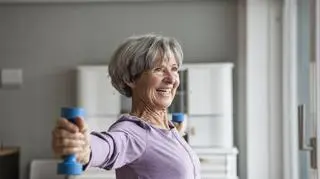 Ma 75 lat, a formy zazdroszczą jej 30-latki. Dzięki diecie i ćwiczeniom na siłowni zrzuciła 23 kilogramy