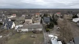 Lokalny konflikt zamiast wymarzonego azylu. Sąsiedzi postawili dwie bramy na drodze dojazdowej