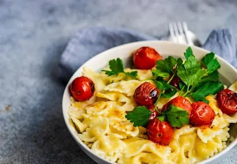 Makaron farfalle - w sałatce czy w zapiekance? Dowiedz się, do czego go użyć